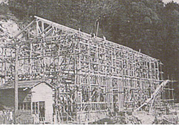 1950年（昭和25年）三重県の工事第一号［木本保健所の工事風景］